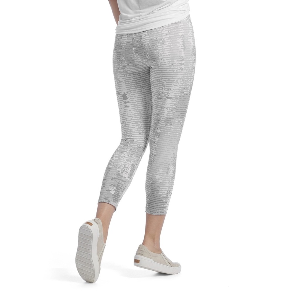 OMG Wide Modern Graphic Compression Waistband Capri Leggings | White/Gray - Picture 3 of 6